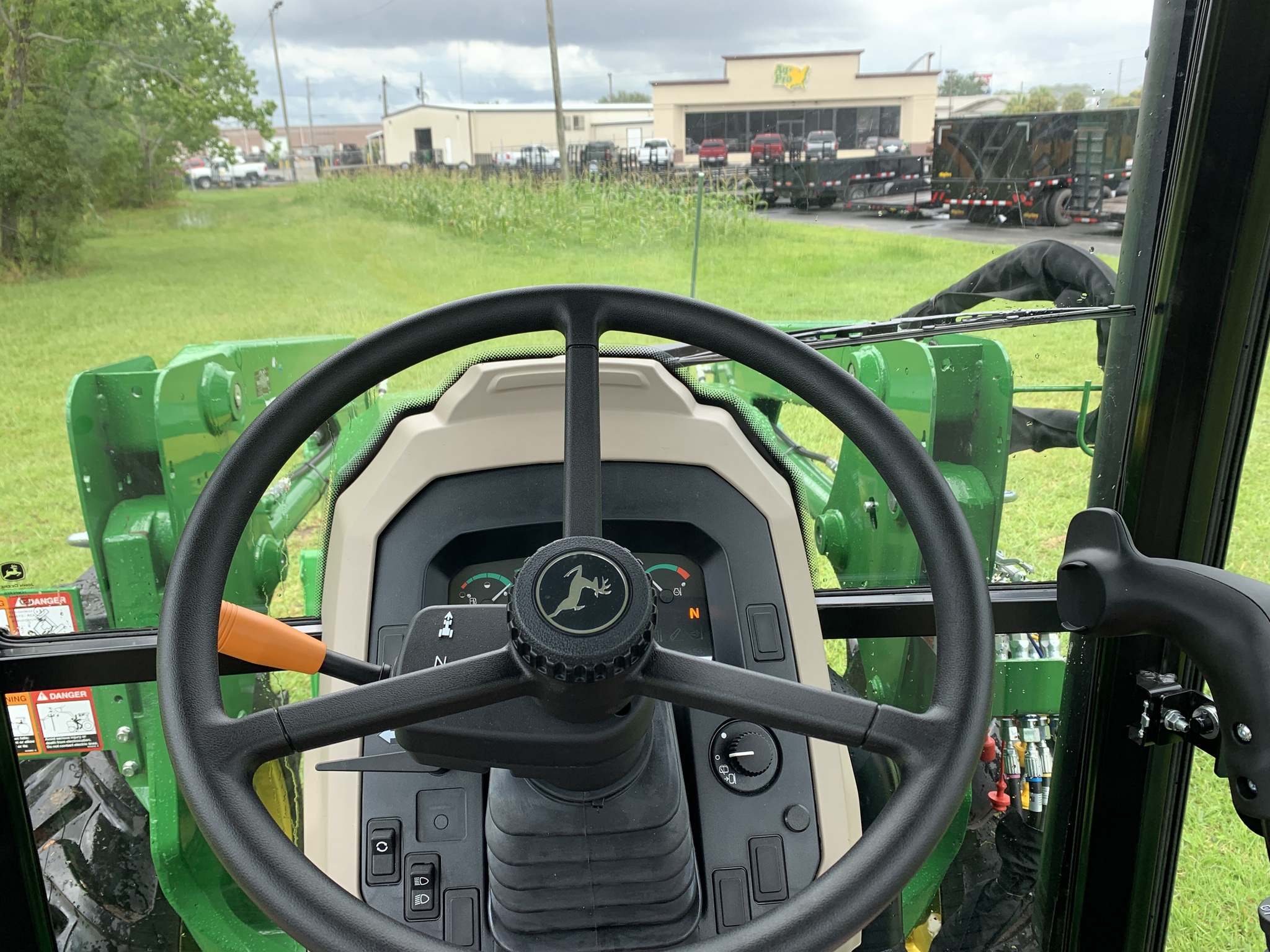 2024 John Deere 5075E Image 5