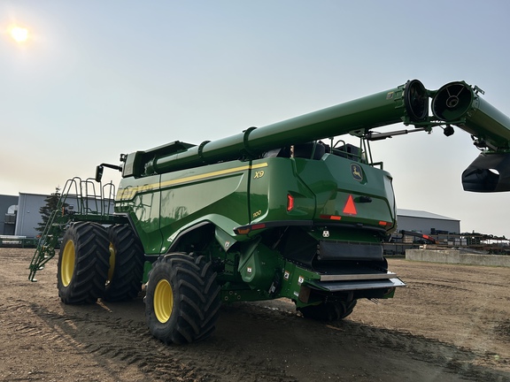 Used 2022 John Deere X9 1100 Combines at Horizon Ag & Turf in Westlock, AB - Photo6
