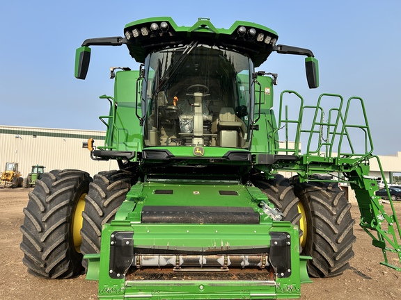 Used 2022 John Deere X9 1100 Combines at Horizon Ag & Turf in Westlock, AB - Photo9
