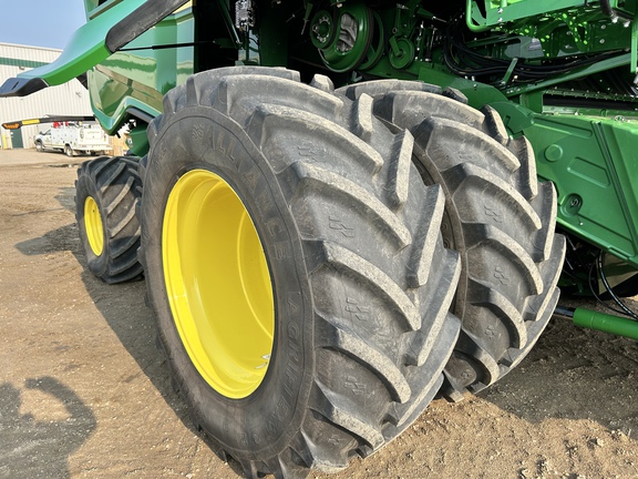 Used 2022 John Deere X9 1100 Combines at Horizon Ag & Turf in Westlock, AB - Photo19