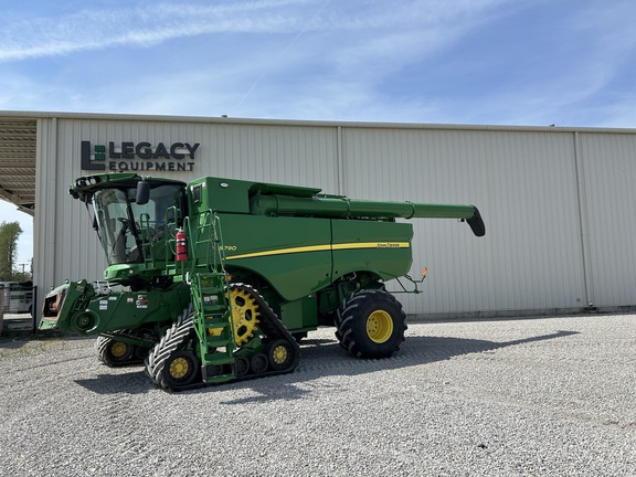 S790 Combine Harvester — image 3
