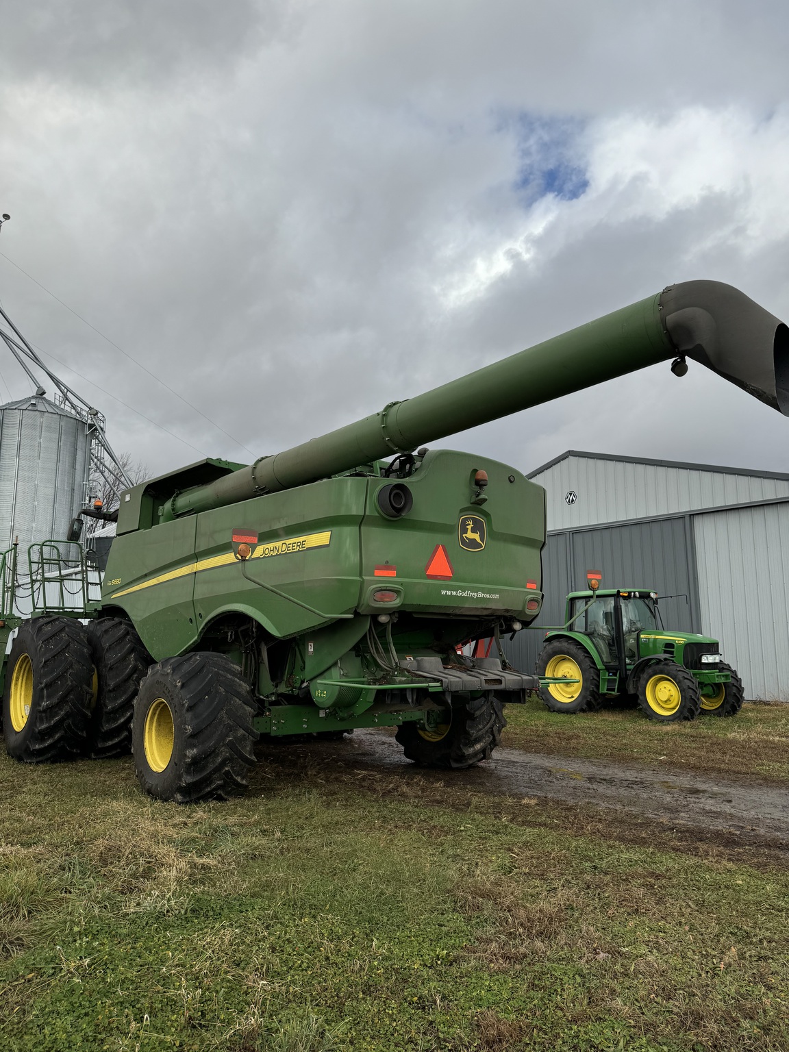 2016 John Deere S680 Image 4