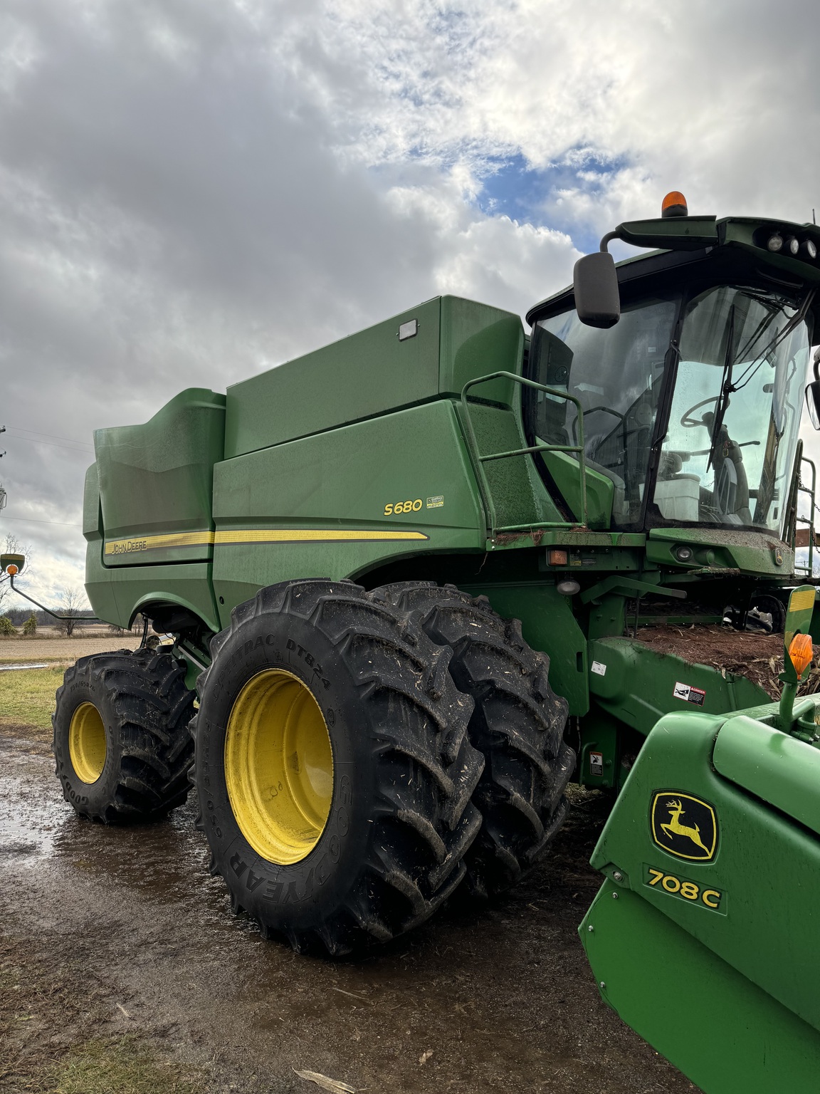 2016 John Deere S680 Image 2