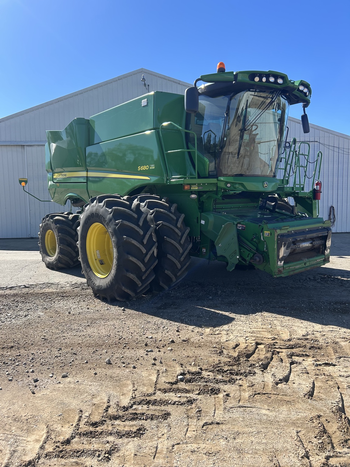 2016 John Deere S680 Image 1