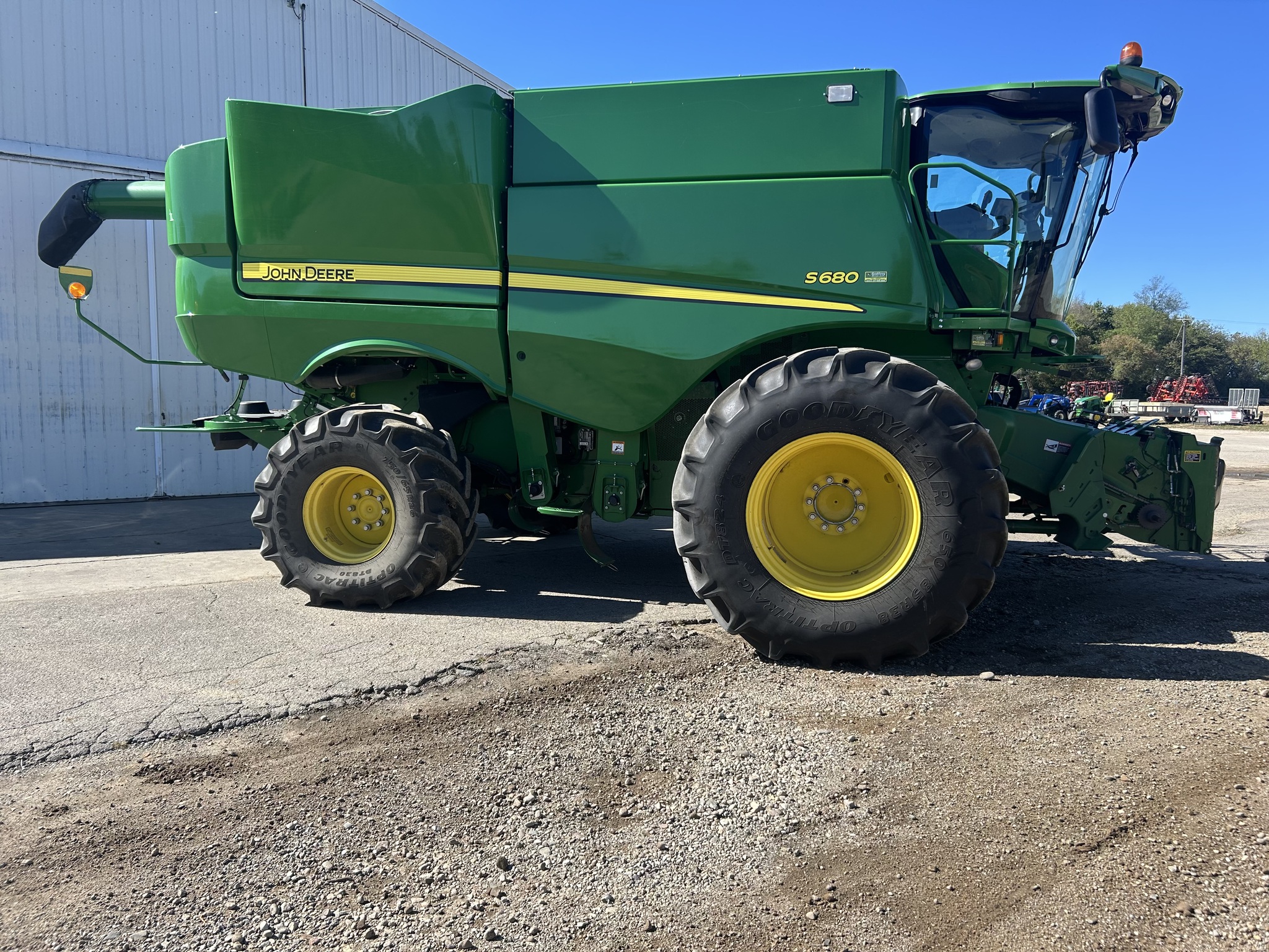 2016 John Deere S680 Image 2