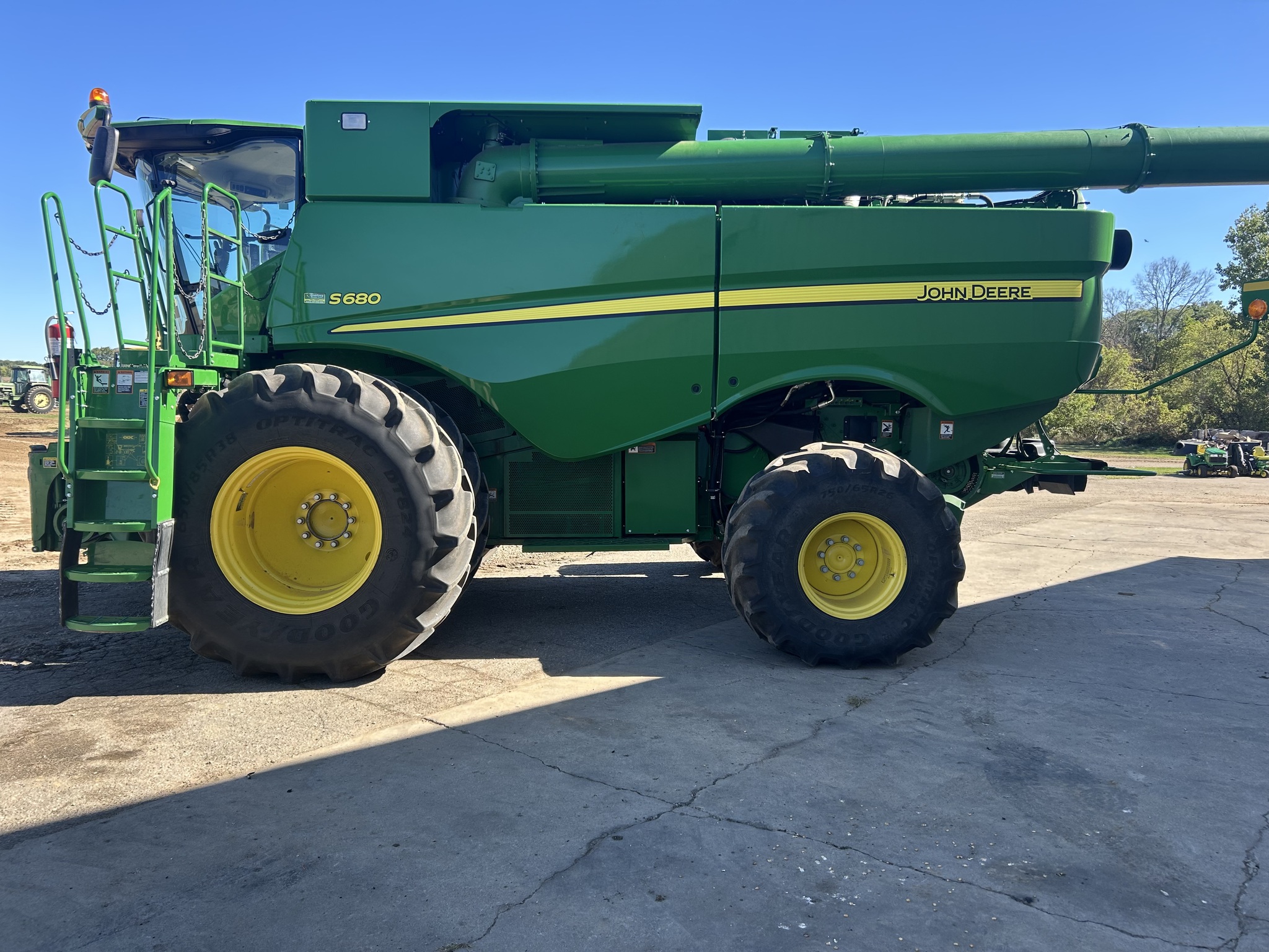 2016 John Deere S680 Image 3