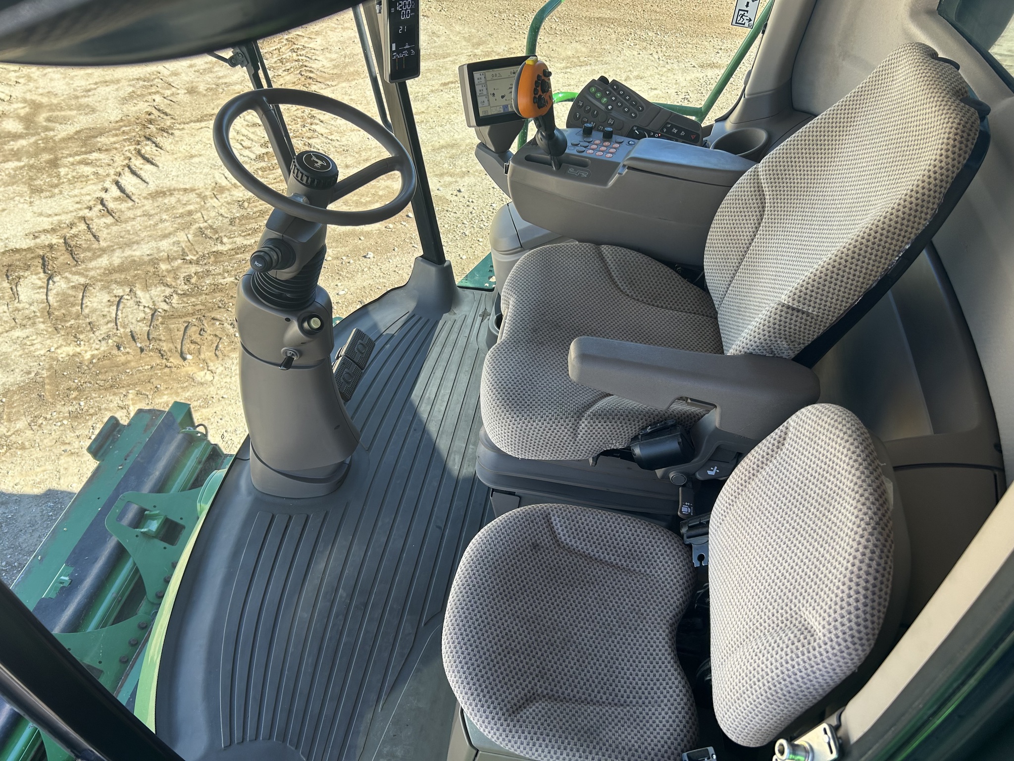 2016 John Deere S680 Image 6