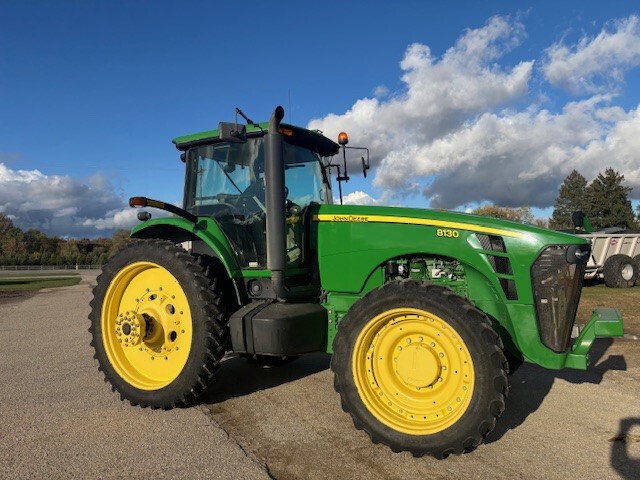 2009 John Deere 8130 Image 2