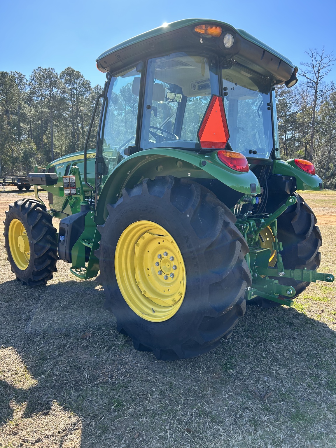 2023 John Deere 5090E Image 2