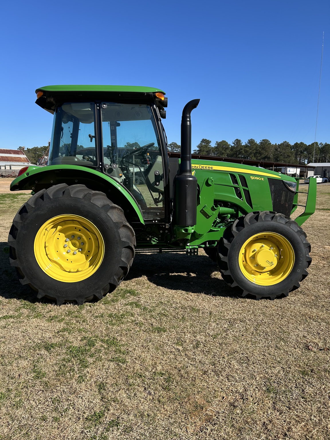 2023 John Deere 5090E Image 4