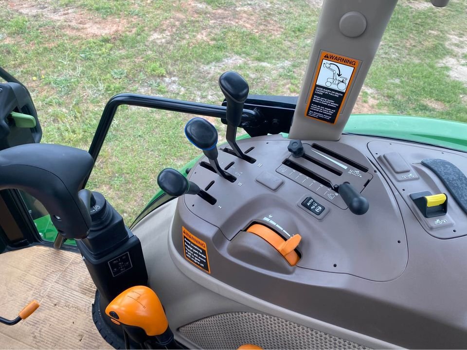 2022 John Deere 6135E Image 2