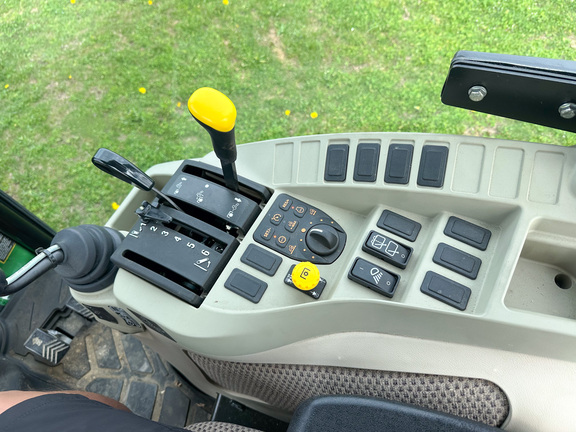 2016 John-Deere 3039R