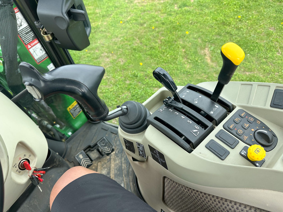 2016 John-Deere 3039R