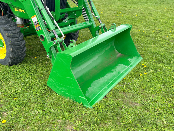 2016 John-Deere 3039R