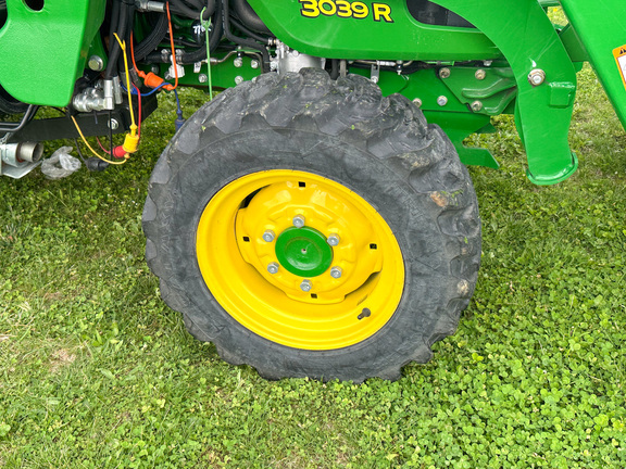 2016 John-Deere 3039R