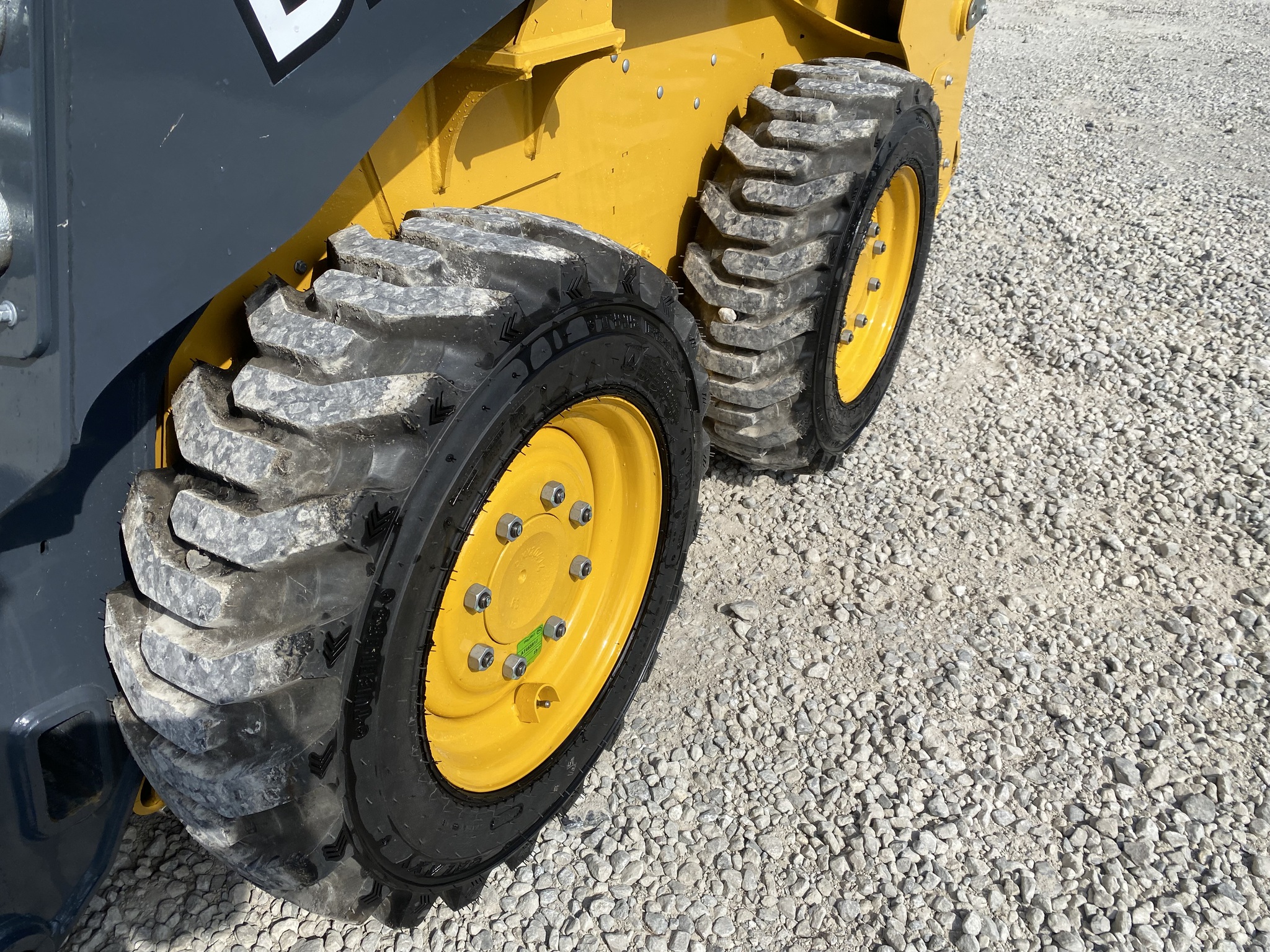 2024 John Deere 318G Image 10