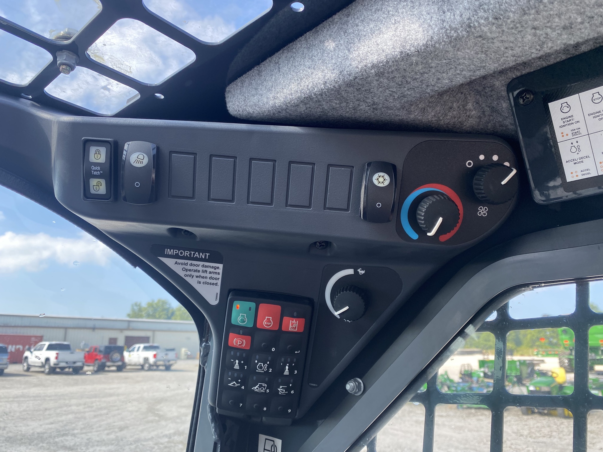 2024 John Deere 318G Image 17