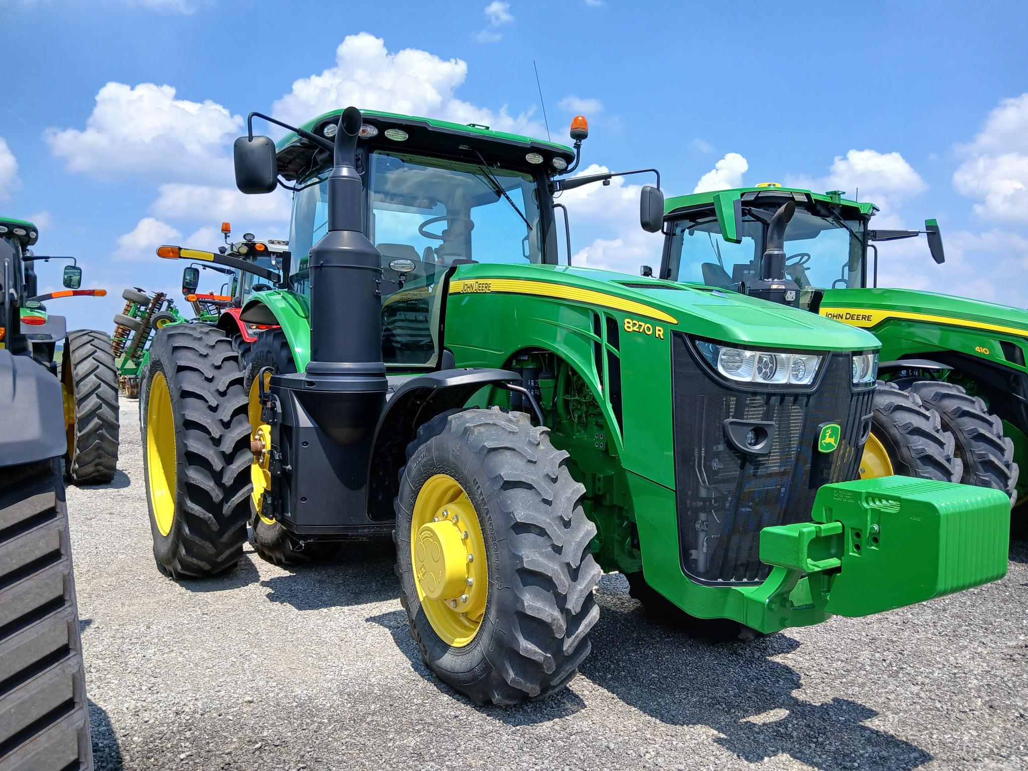 2017 John Deere 8270R Image 6