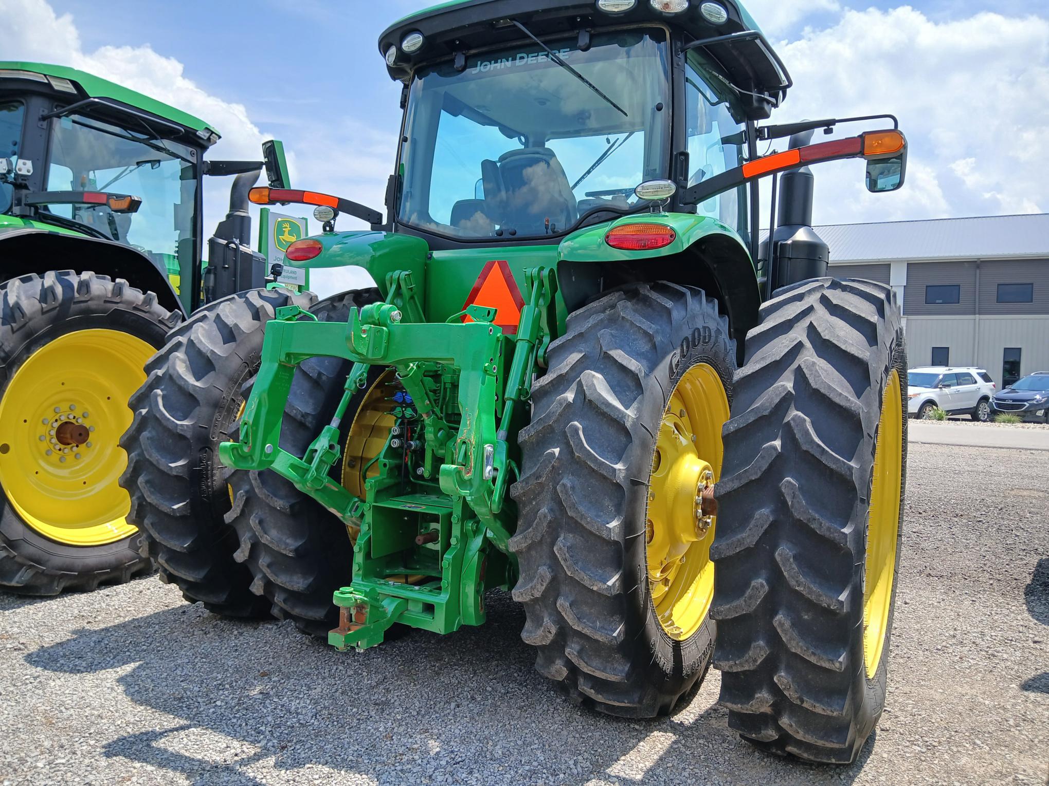 2017 John Deere 8270R Image 4