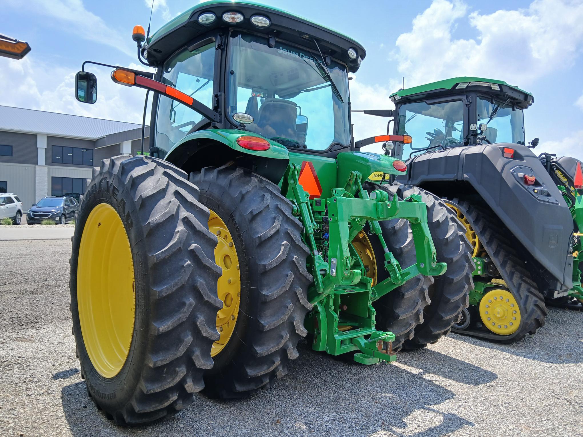 2017 John Deere 8270R Image 3