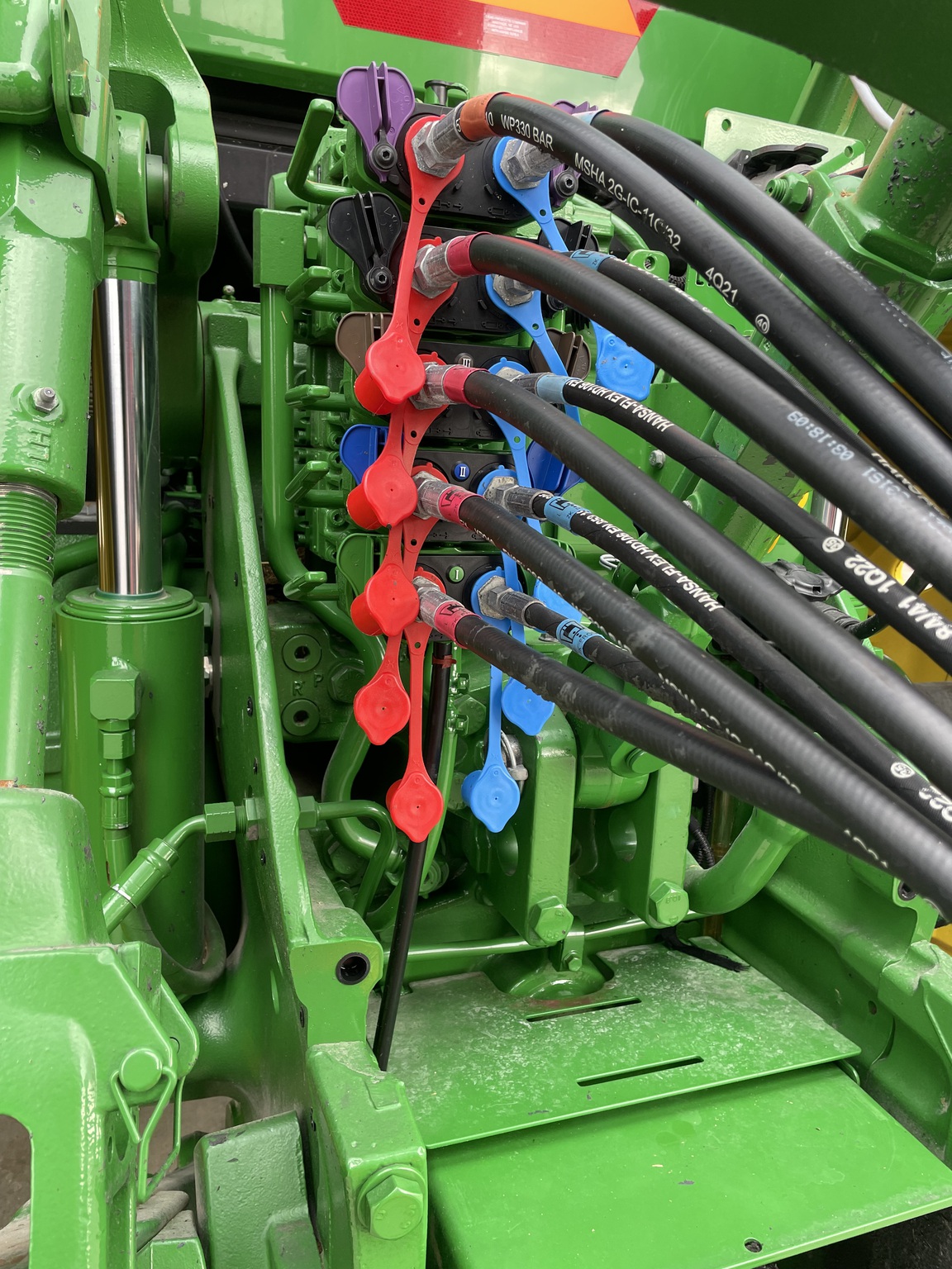 2023 John Deere 8R 230 Image 9