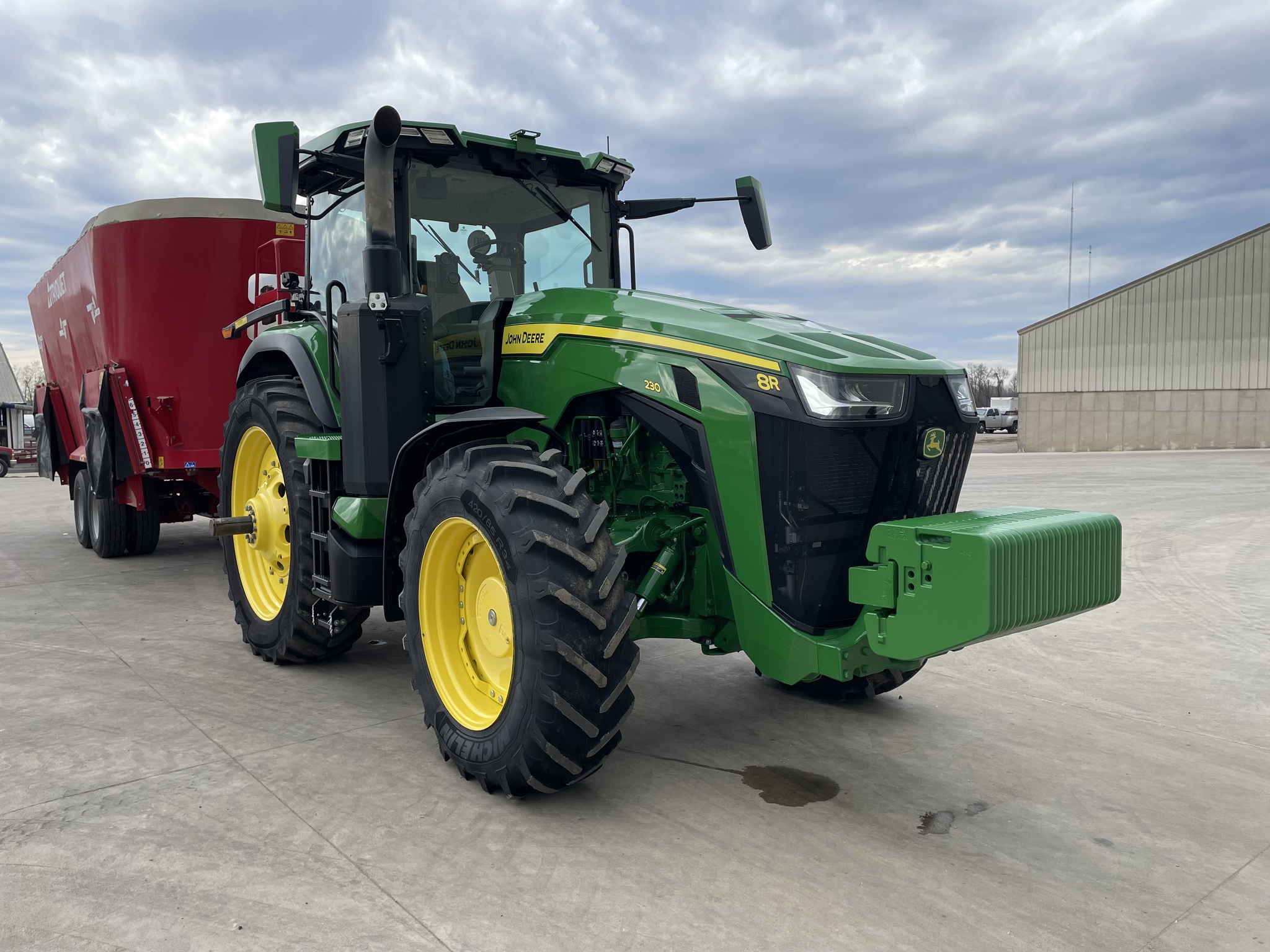 2023 John Deere 8R 230 Image 5