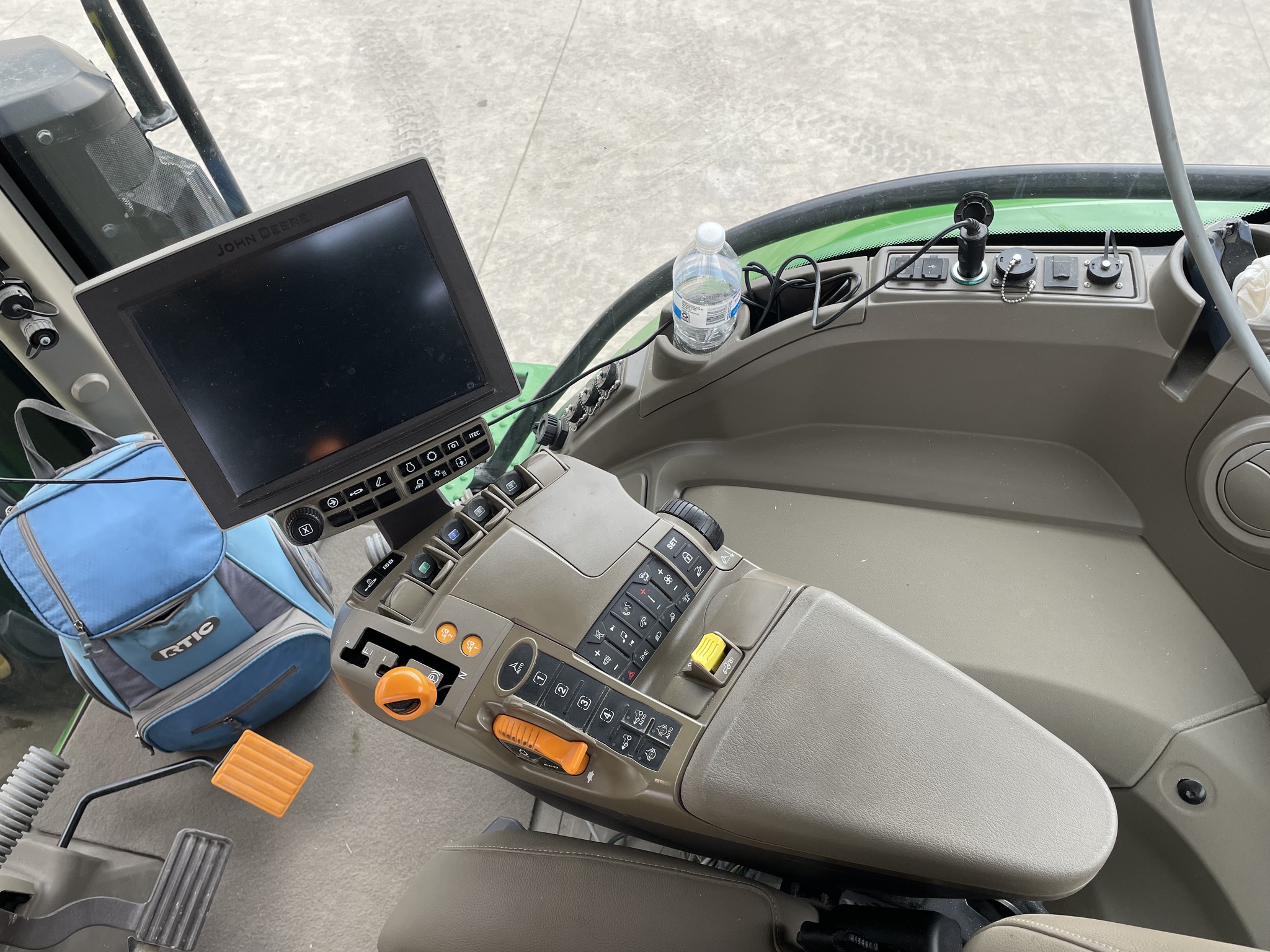 2023 John Deere 8R 230 Image 7
