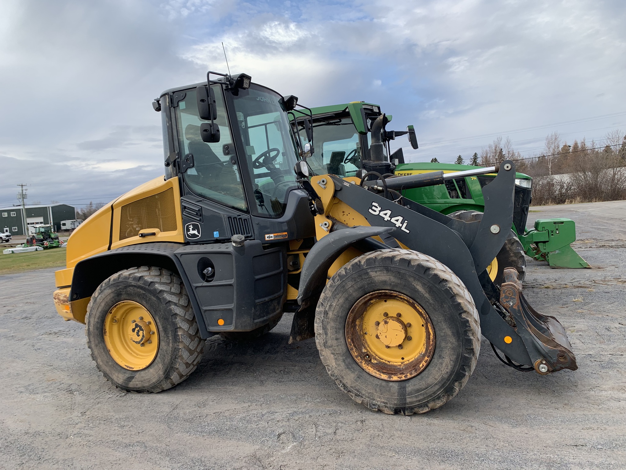 2019 John Deere 344L Image 2
