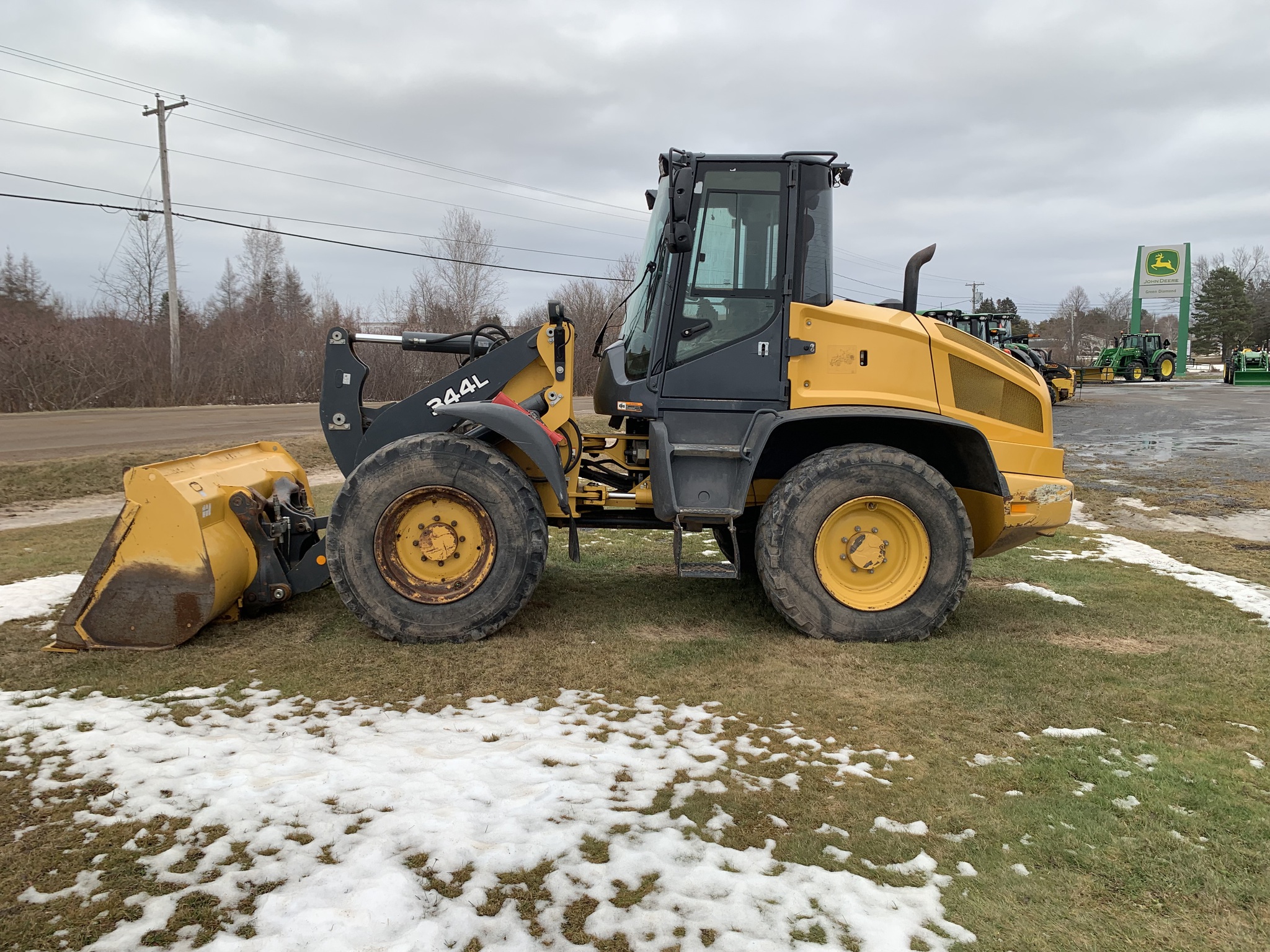 2019 John Deere 344L Image 1