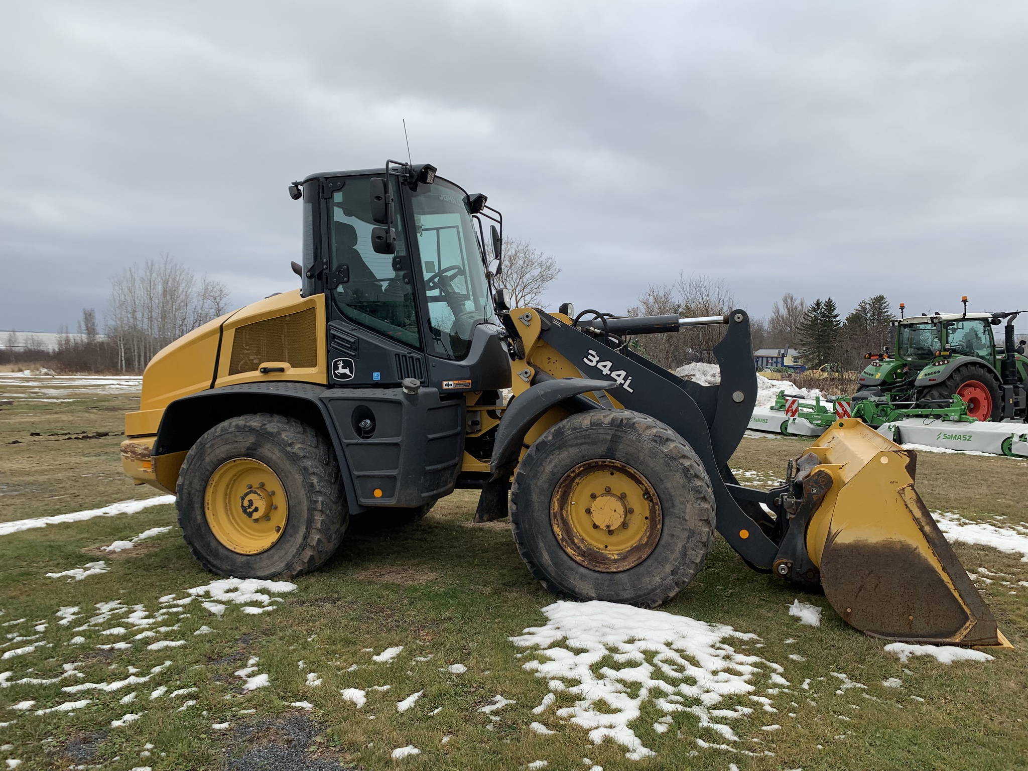 2019 John Deere 344L Image 2