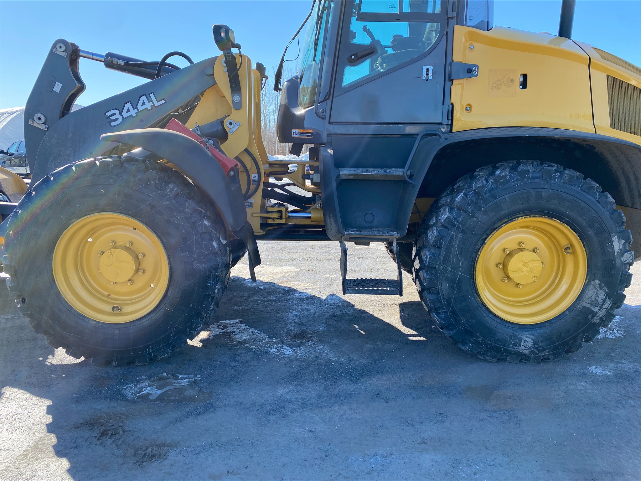 2019 John Deere 344L Image 3