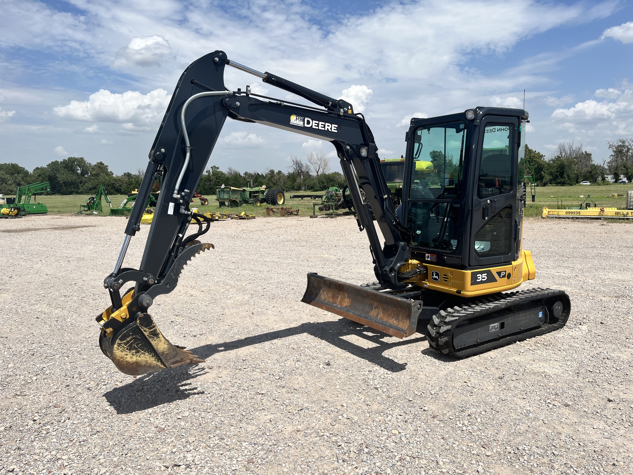 2023 John Deere 35 P Image 1