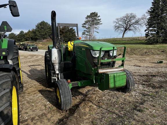 2017 John Deere 6130M (3rd thumbnail)