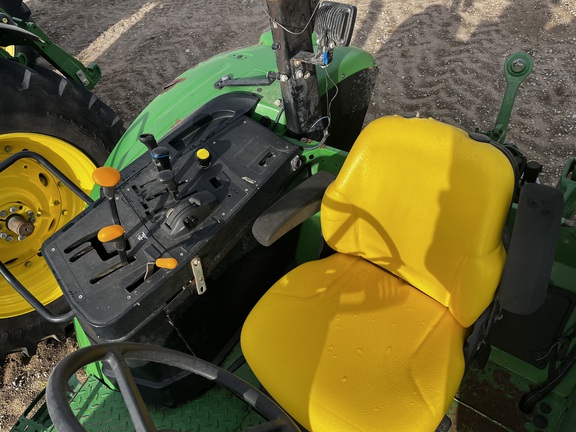 2017 John Deere 6130M (7th thumbnail)