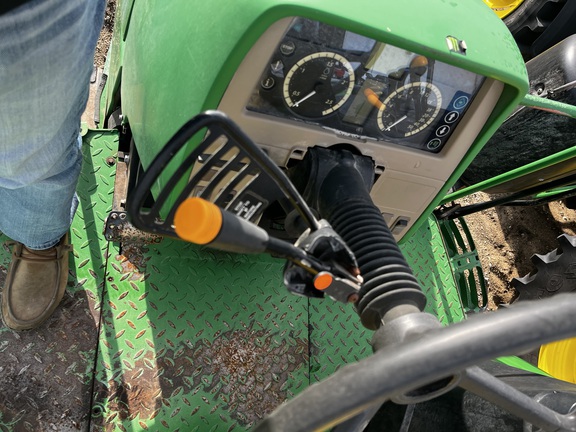 2017 John Deere 6130M (8th thumbnail)