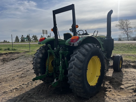 2017 John Deere 6130M (4th thumbnail)