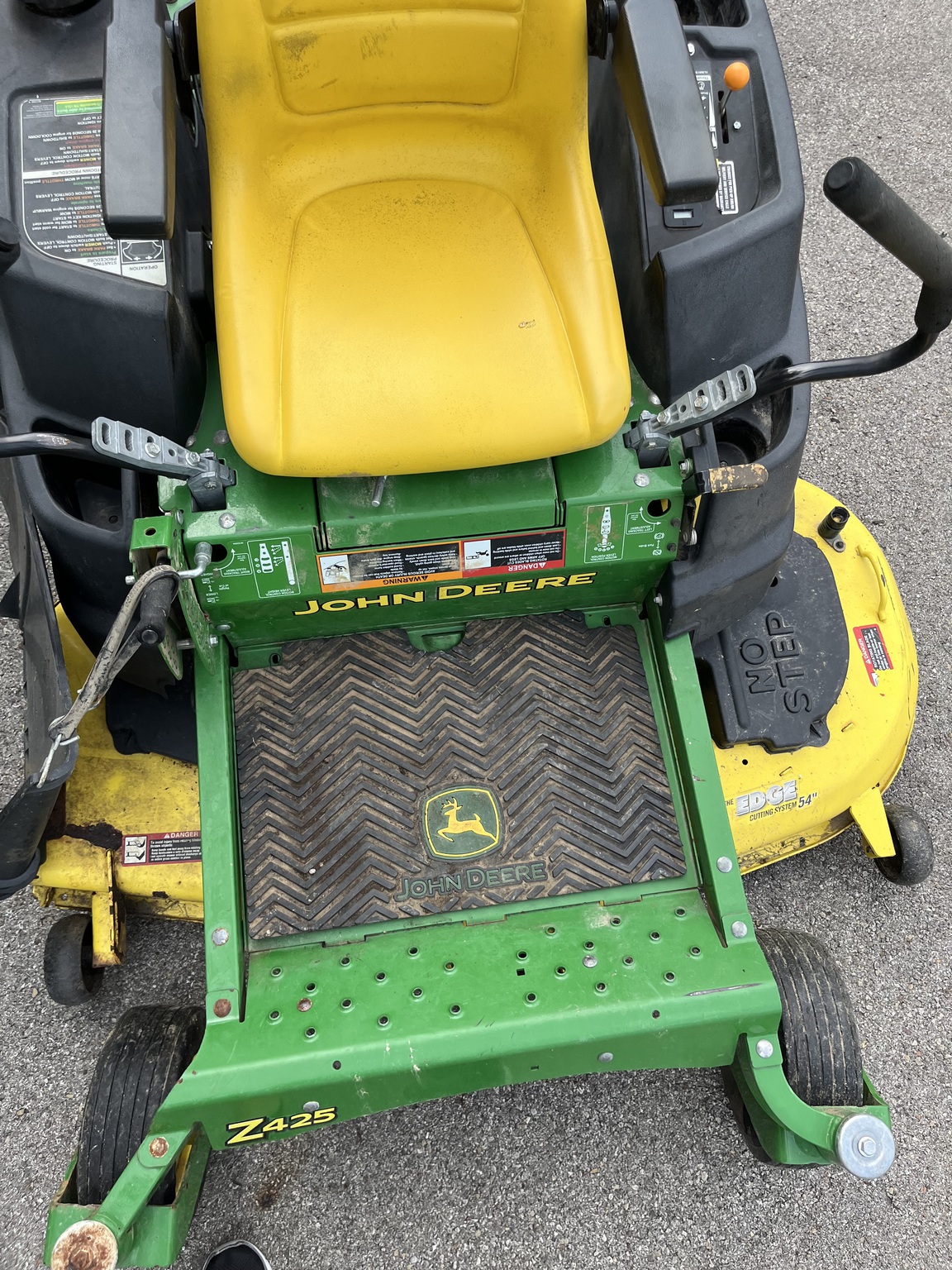2015 John Deere Z425 Image 8