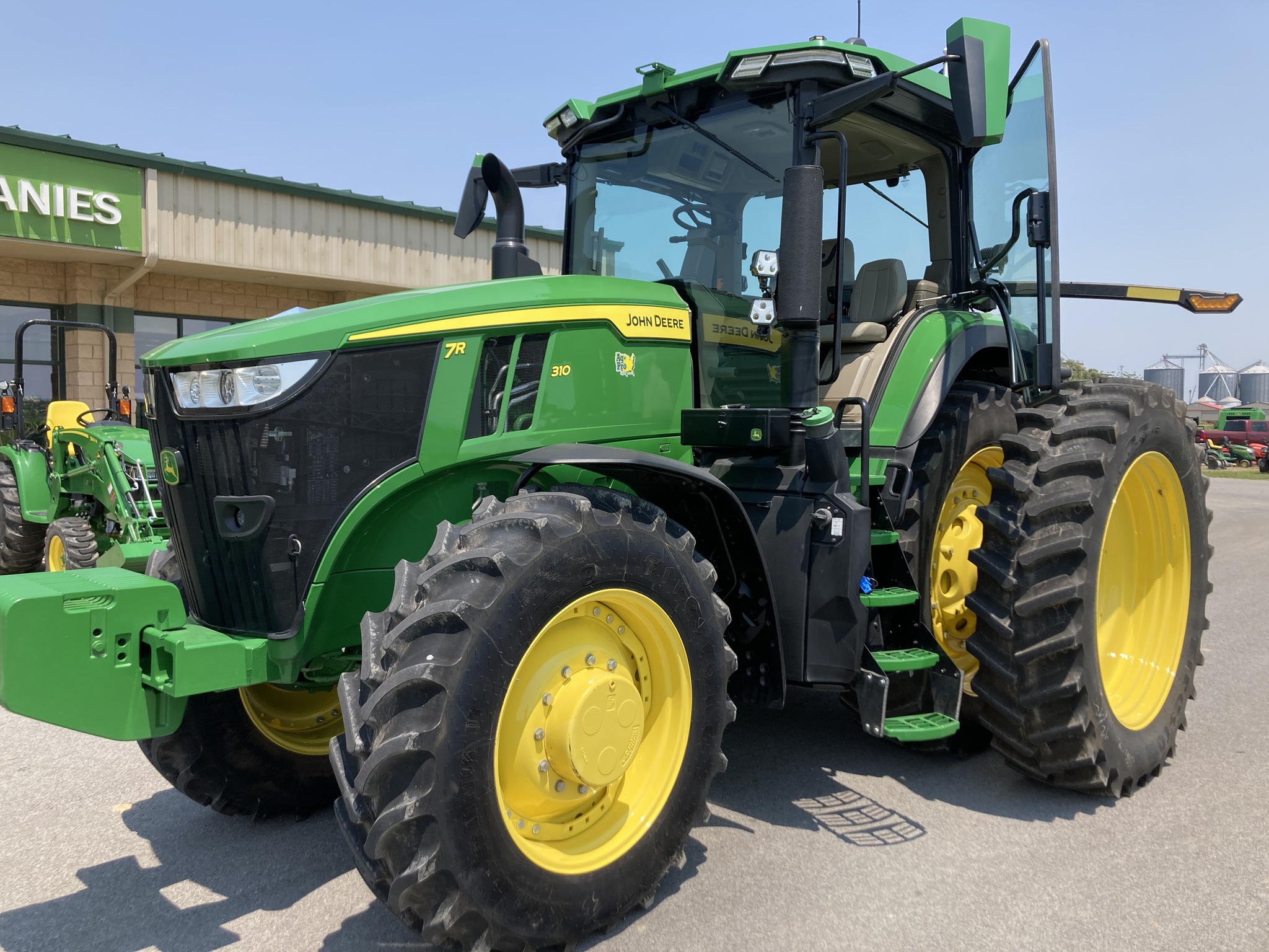 2024 John Deere 7R 310 Image 1