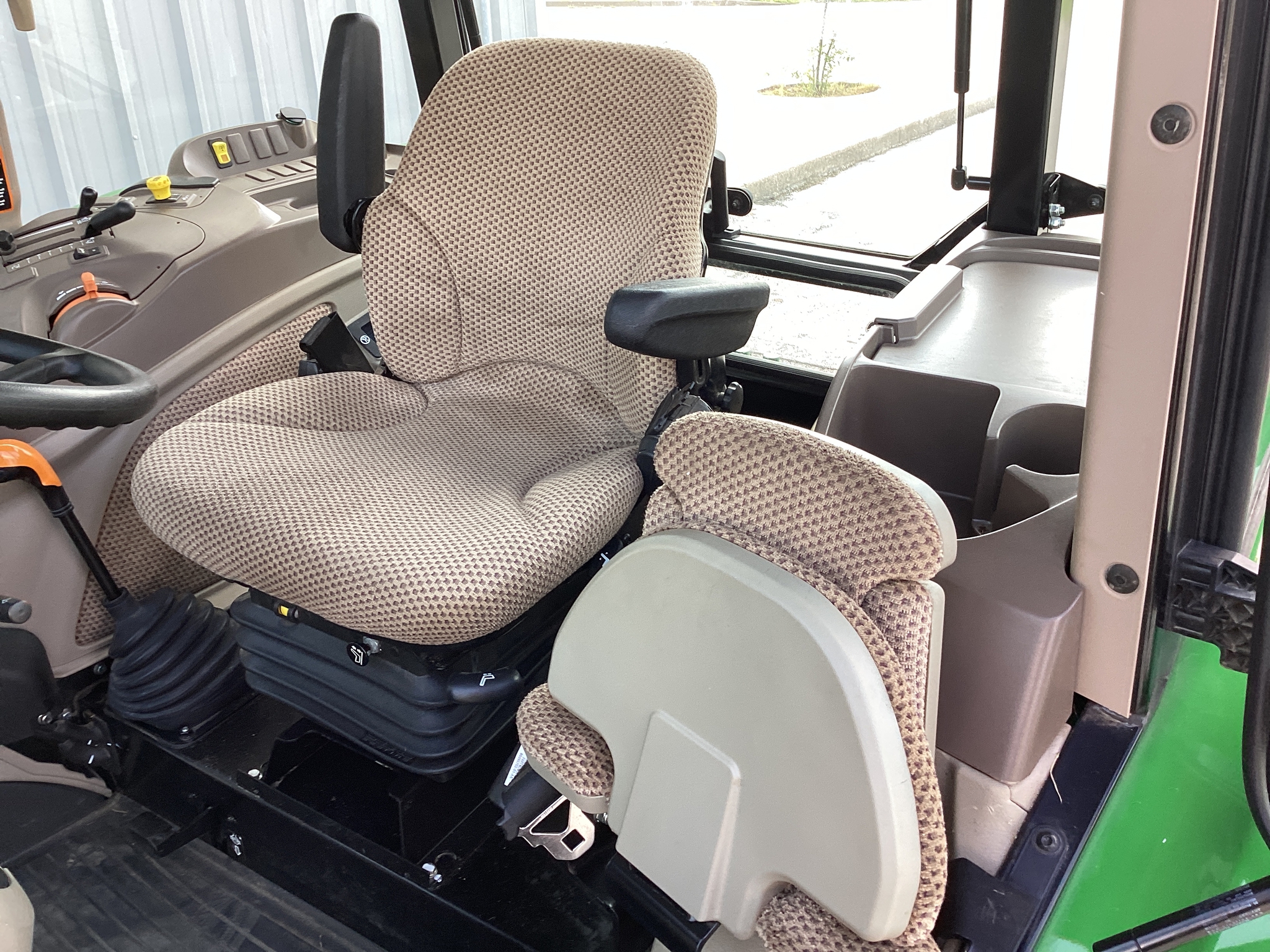 2024 John Deere 5090E Image 16