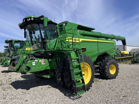 Photo of 2025 John Deere S7 700