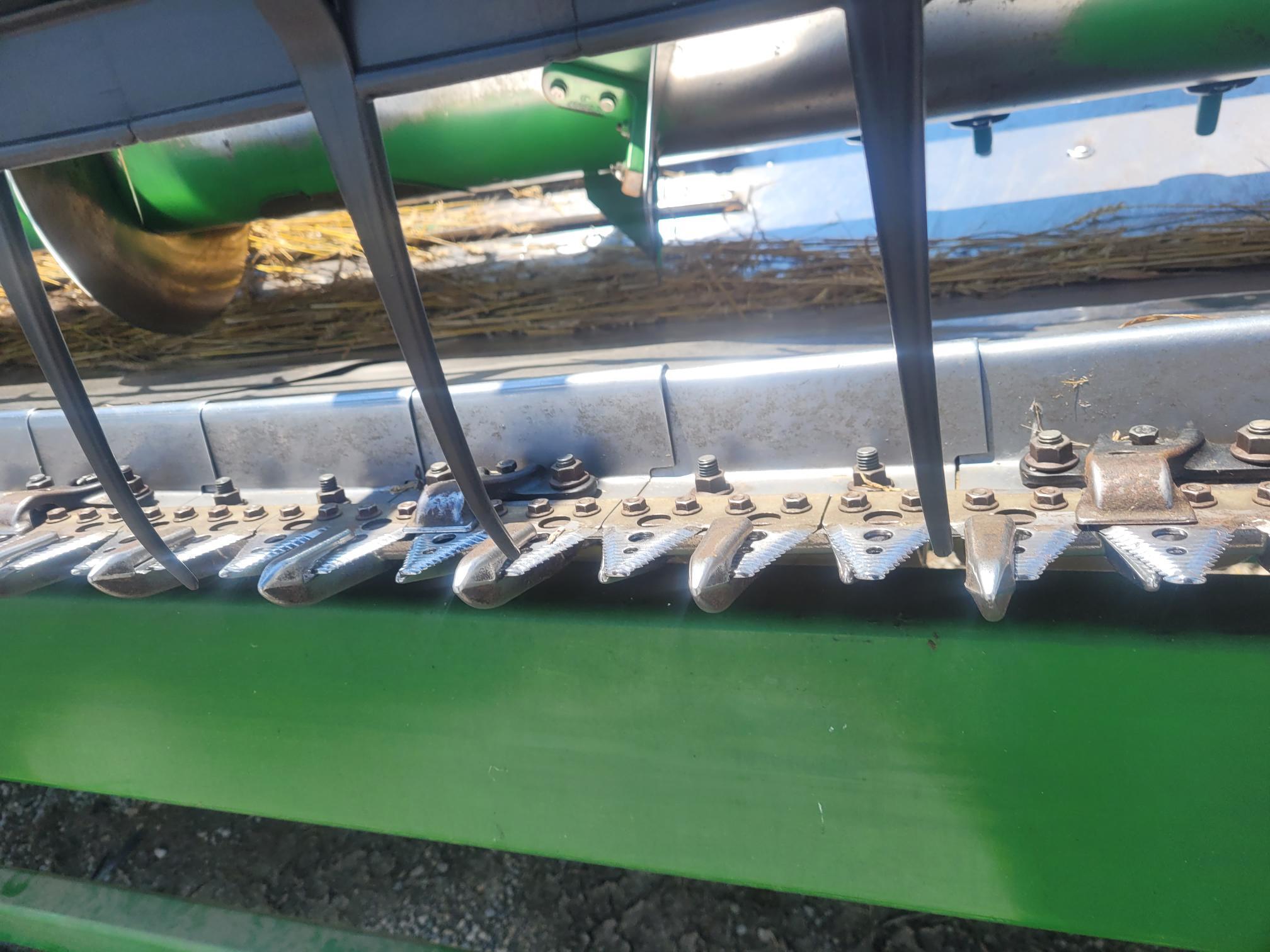 2010 John Deere 635F Image 4
