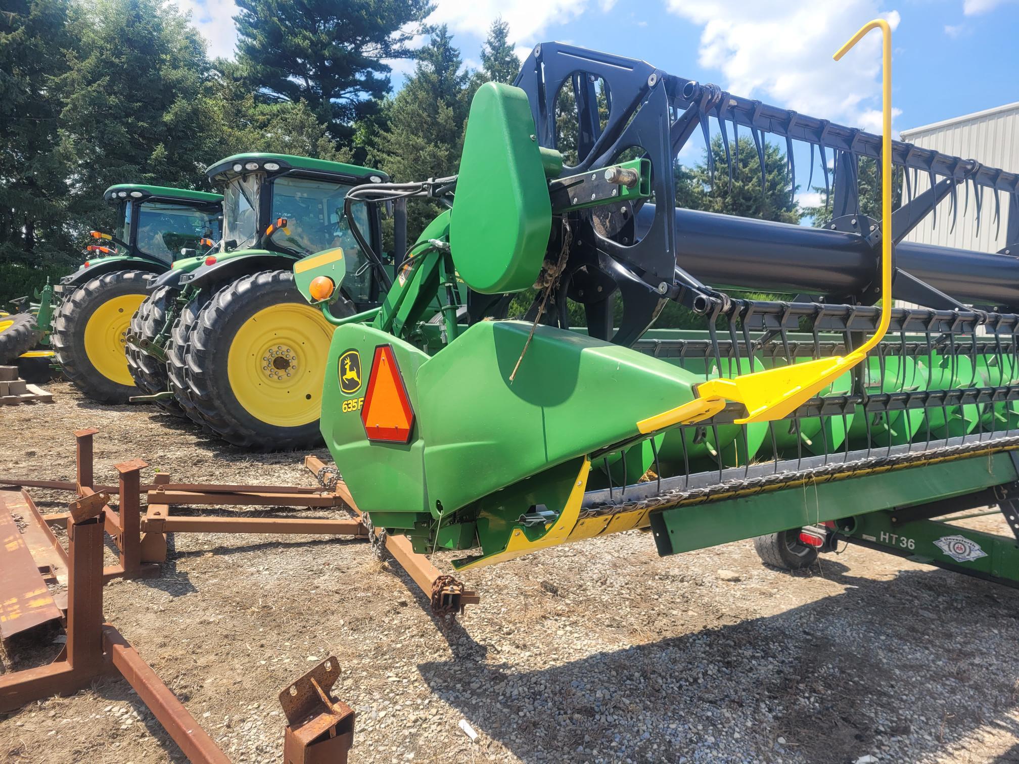 2010 John Deere 635F Image 6