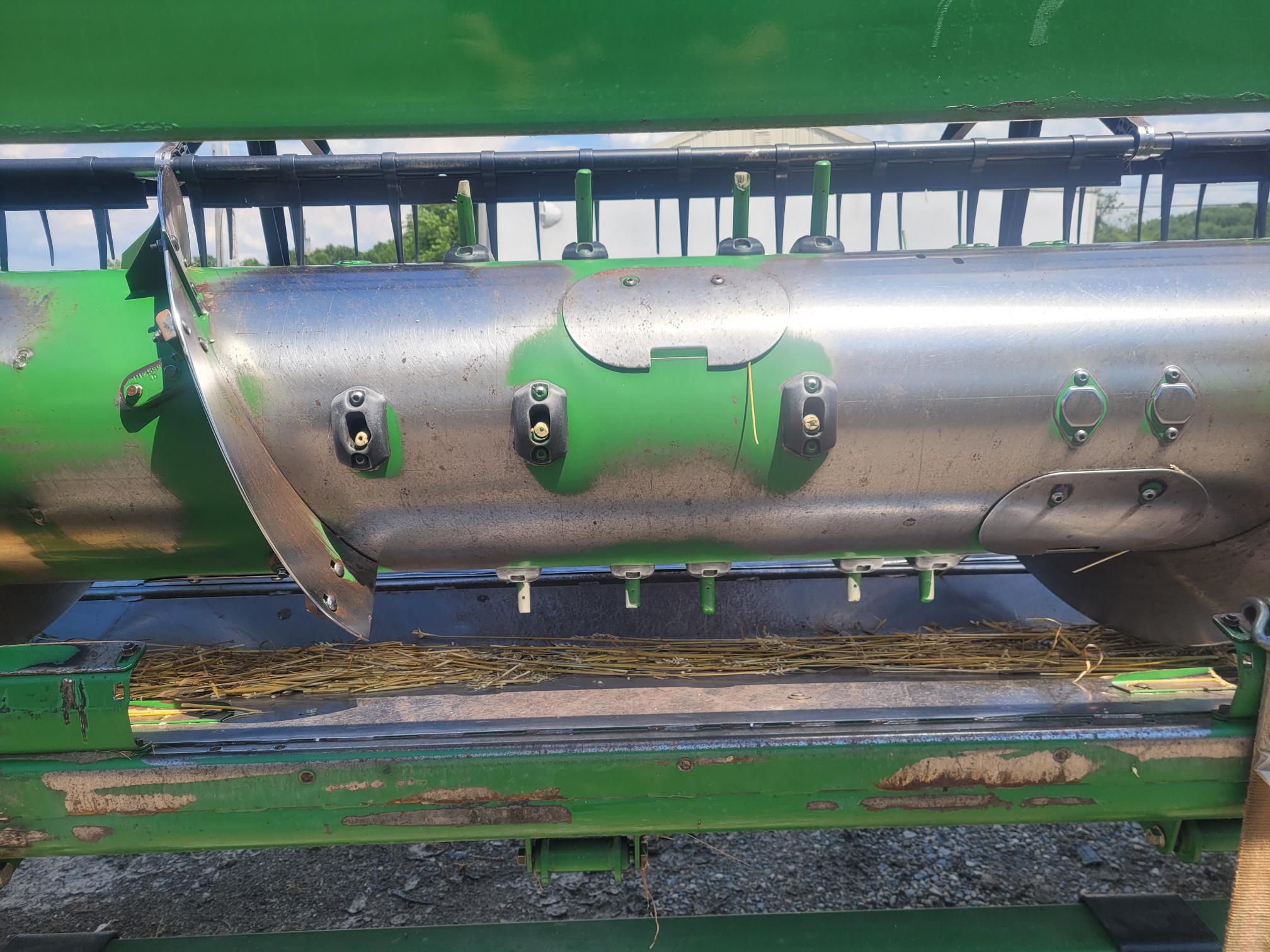 2010 John Deere 635F Image 10