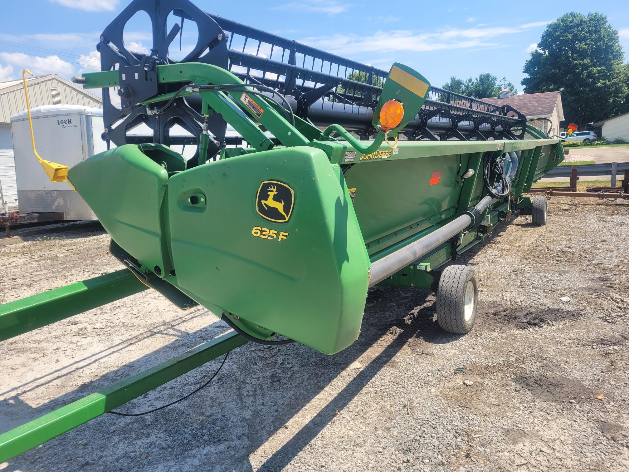 2010 John Deere 635F Image 11