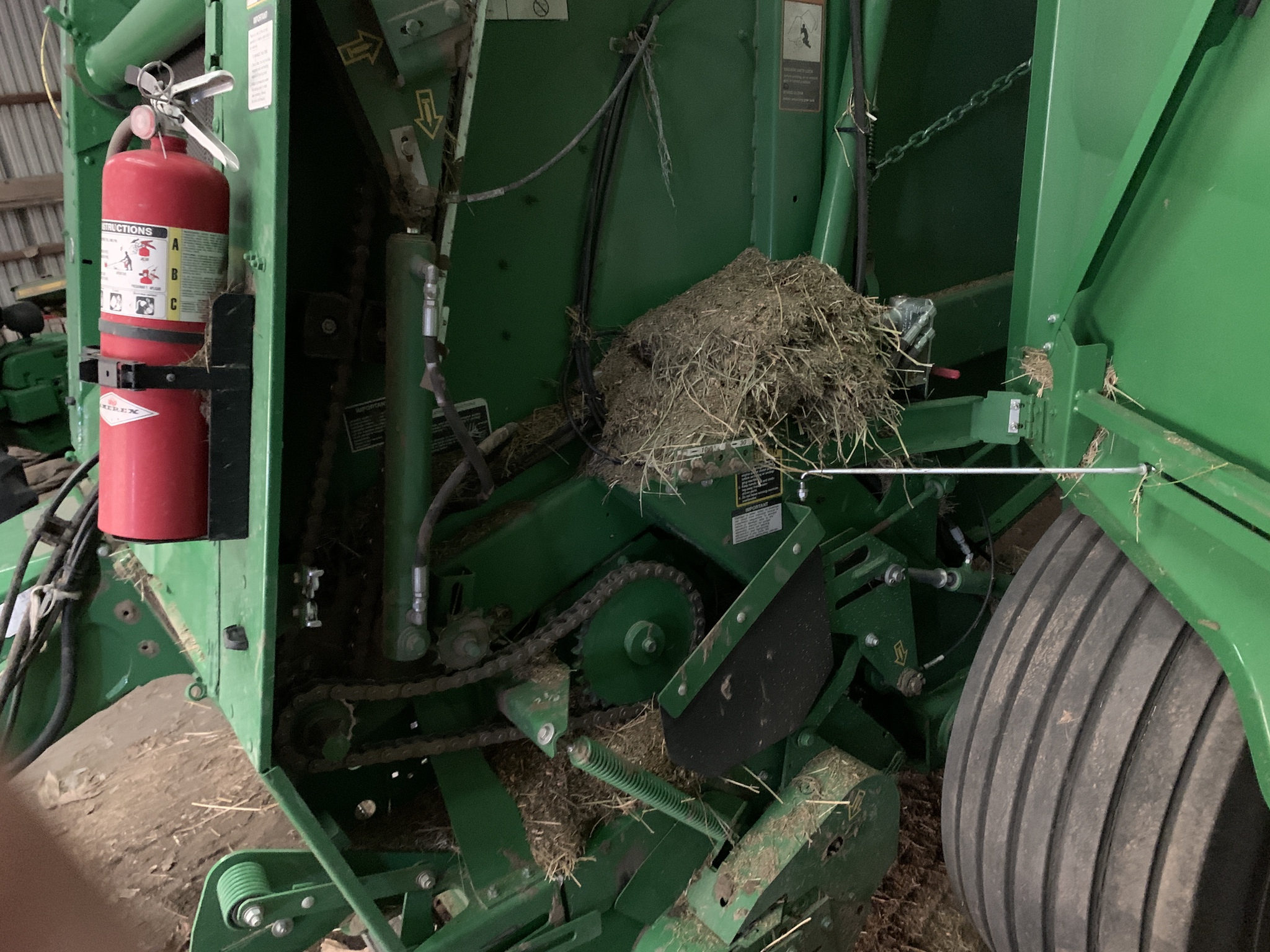 2020 John Deere 560M Image 9