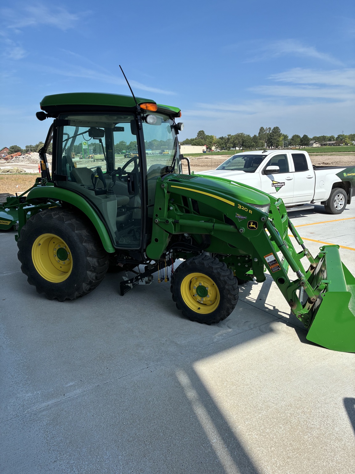 2022 John Deere 3039R Image 3