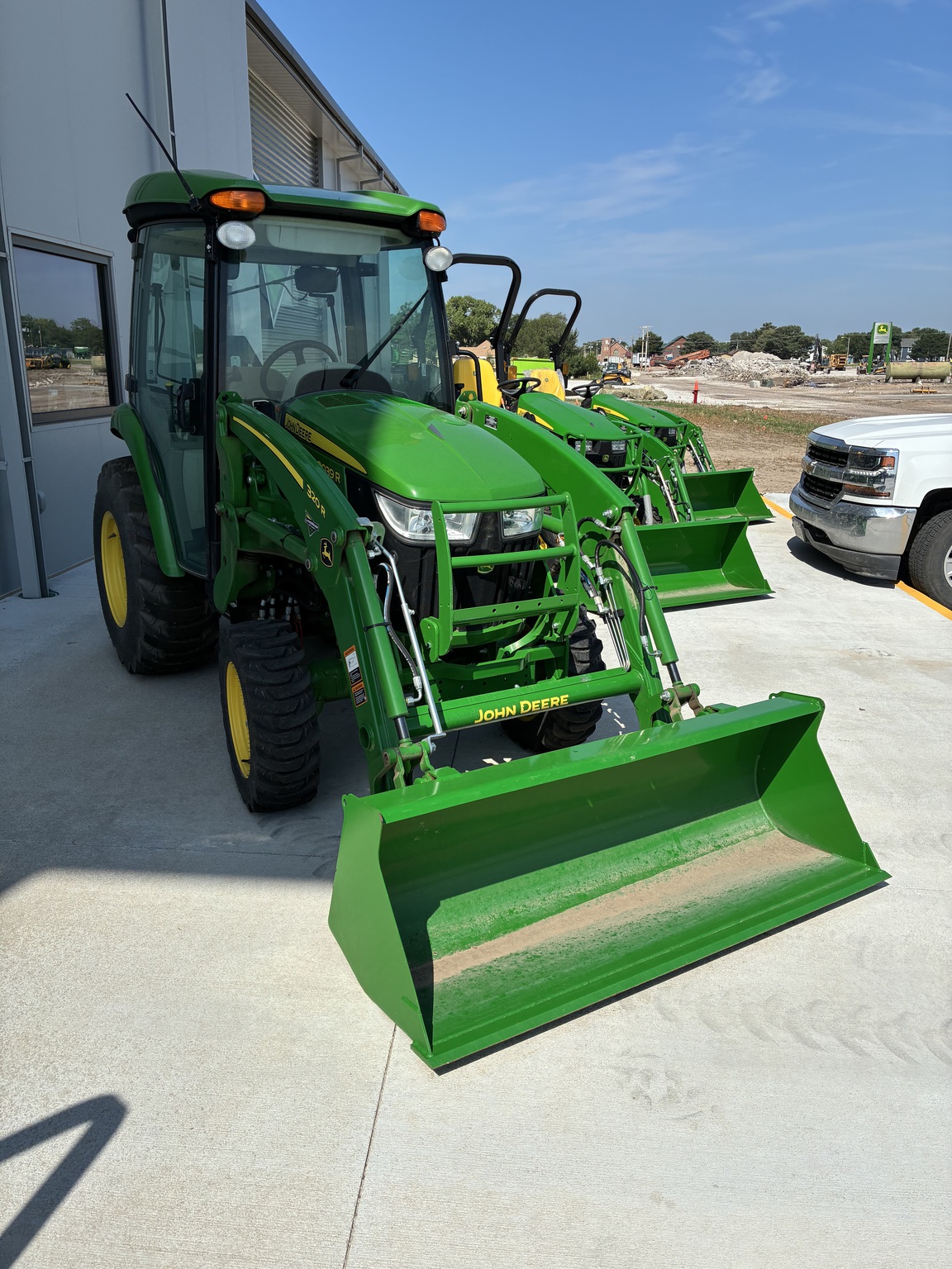 2022 John Deere 3039R Image 1