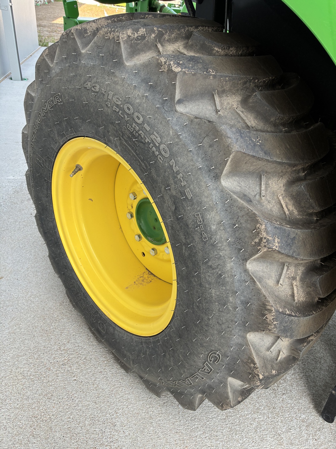 2022 John Deere 3039R Image 6