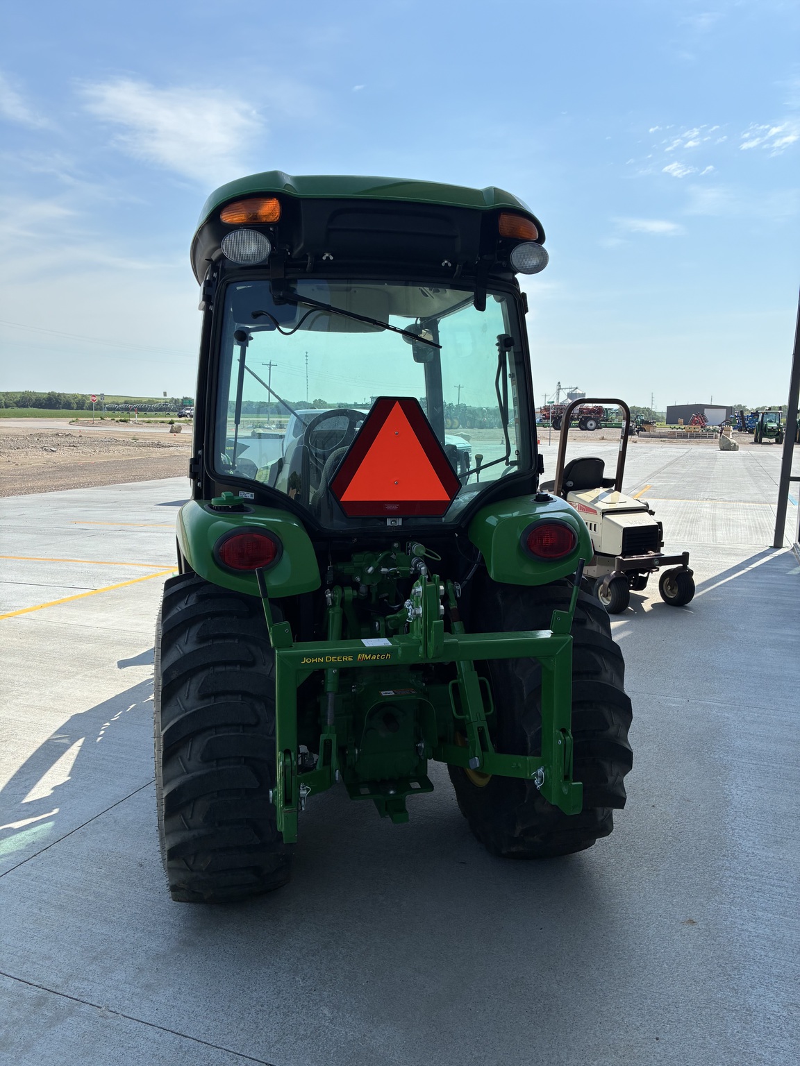 2022 John Deere 3039R Image 4