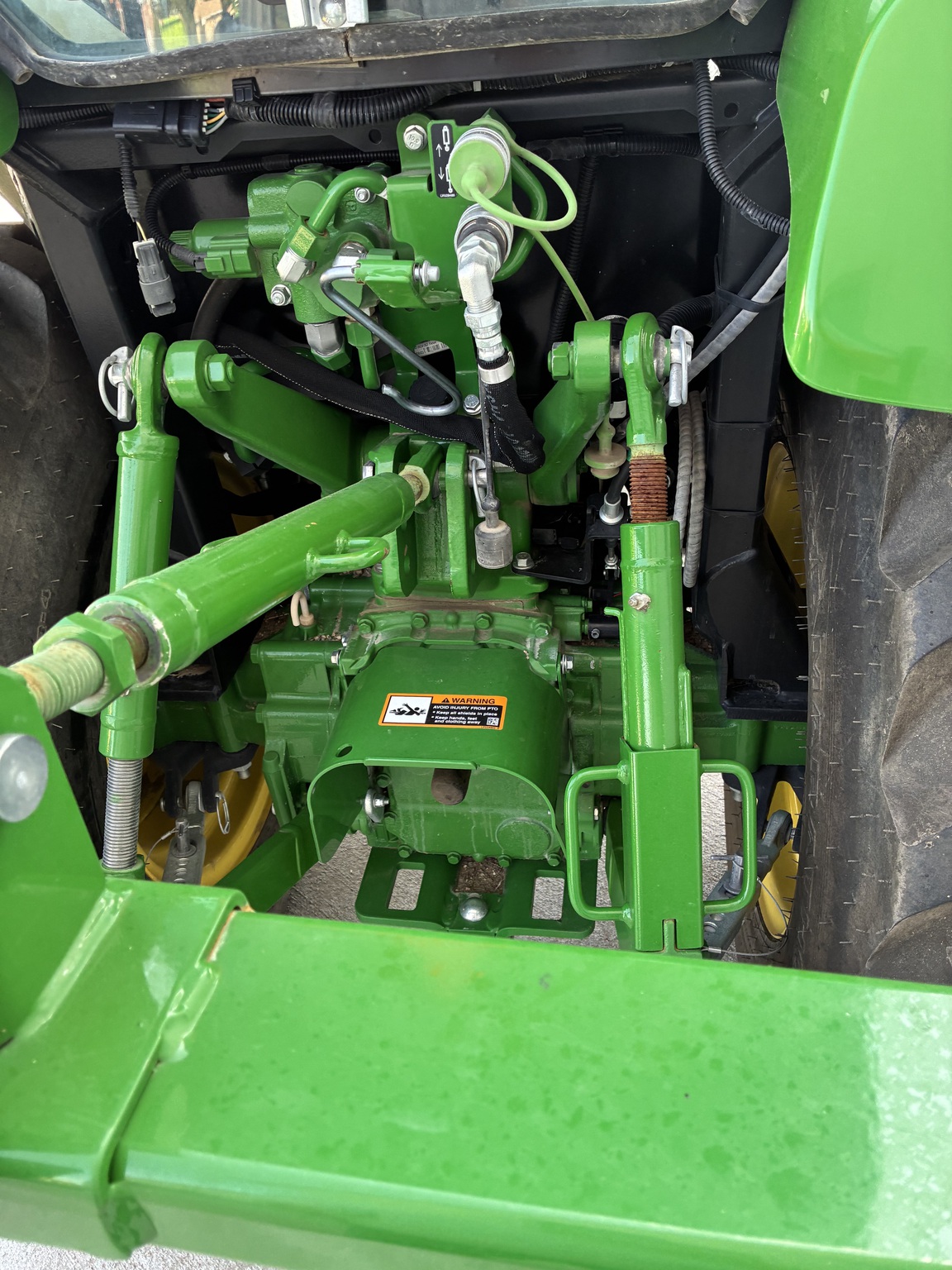 2022 John Deere 3039R Image 7